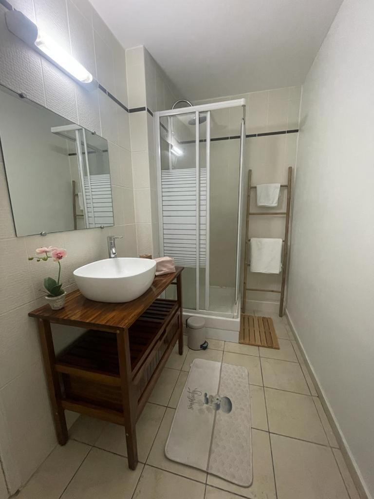 Les Terrasses De La Marina Apartment Le Marin Екстериор снимка
